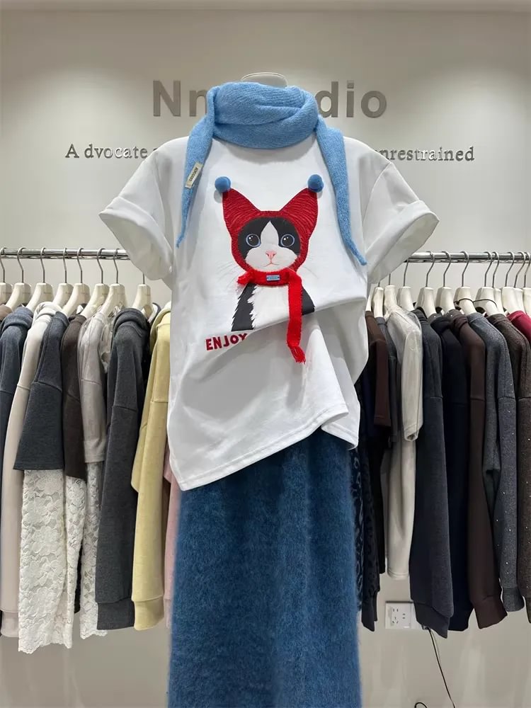 A103 - Oversized Graphic T-Shirt - Cute 3D Cat Print with Real Scarf & Pom-Pom Accents, 220g Premium Cotton Breathable Loose Tee