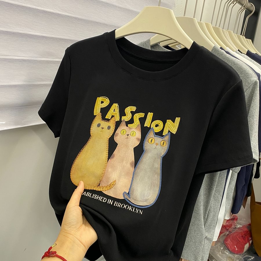 A185 - "Three Kittens" Graphic Tee - Detailed Hand-Embroidered Accents - 220g Premium Heavyweight Cotton