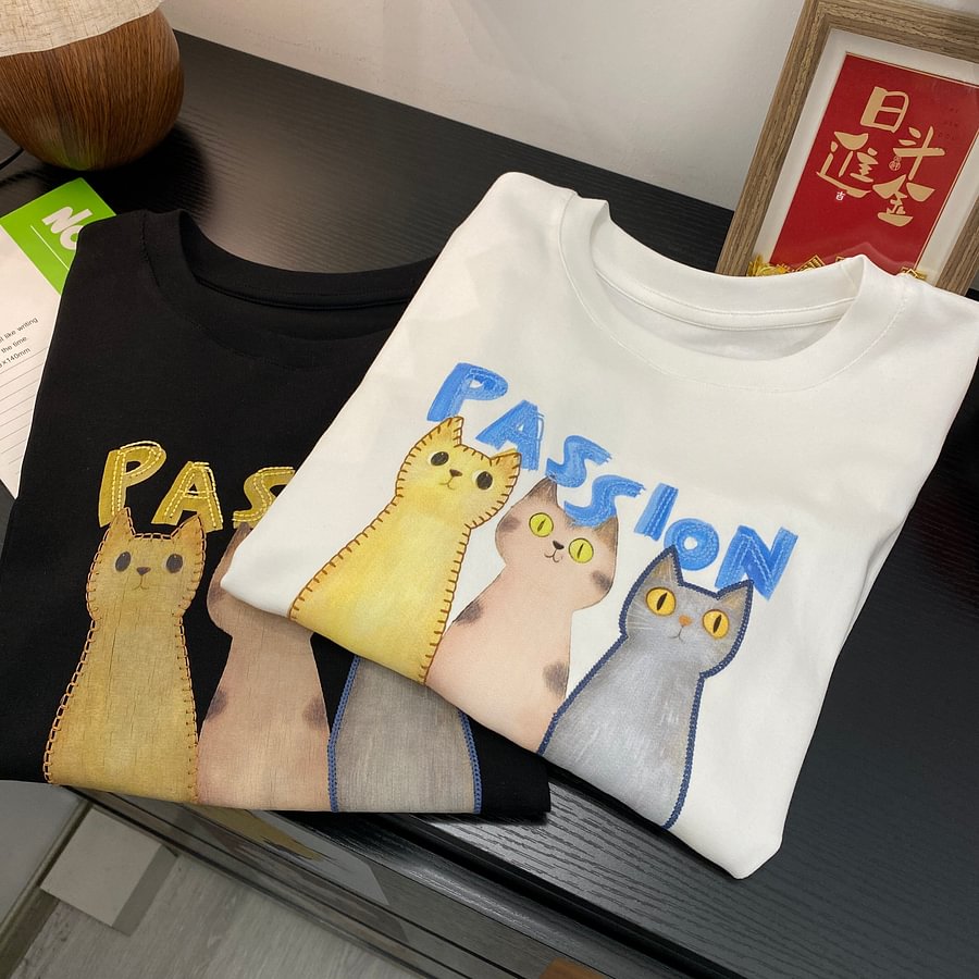 A185 - "Three Kittens" Graphic Tee - Detailed Hand-Embroidered Accents - 220g Premium Heavyweight Cotton